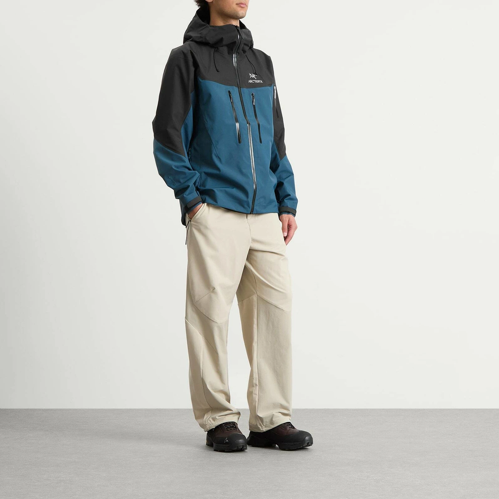 Arc'teryx Men's Alpha SV Gore-Tex Jacket in Lodestar