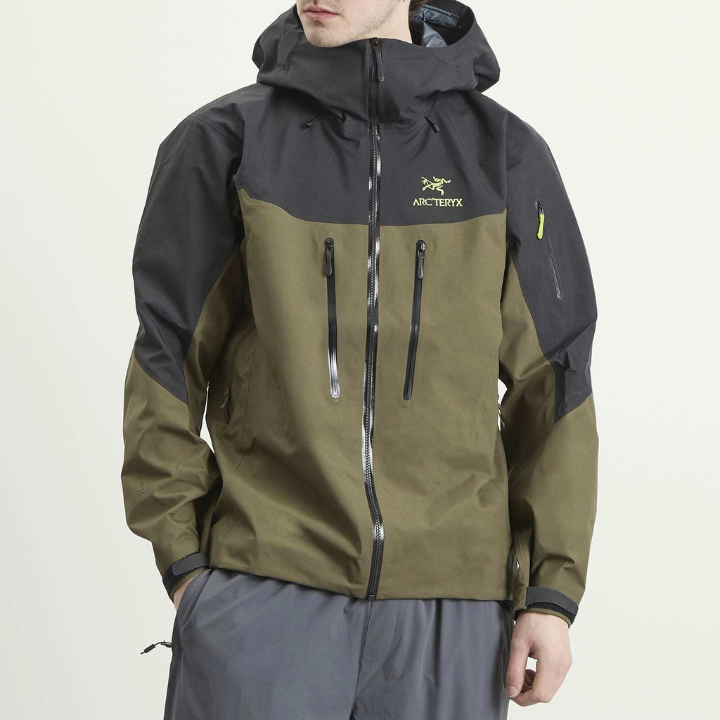 Arc'teryx Men's Alpha SV Gore-Tex Jacket in Spotlight