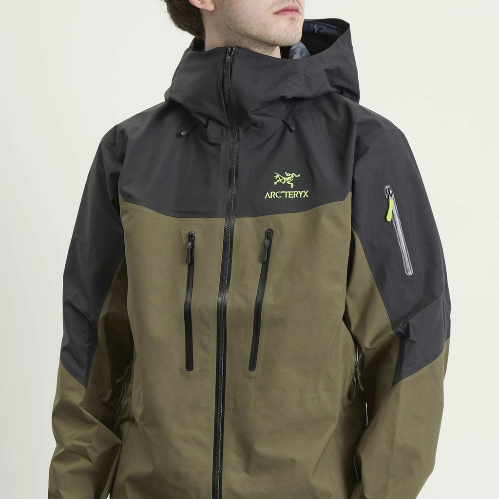 Arc'teryx Men's Alpha SV Gore-Tex Jacket in Spotlight