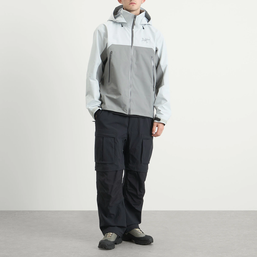 Arc'teryx Men's Beta AR Gore-Tex Jacket in Solitude/Void