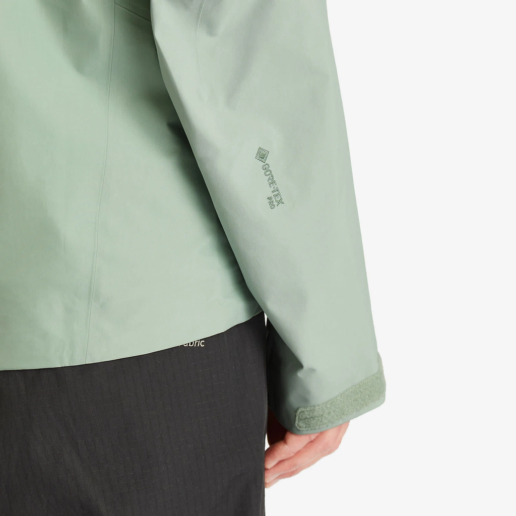 Arc'teryx Men's Beta AR Gore-Tex Stormhood Jacket in Stone Green