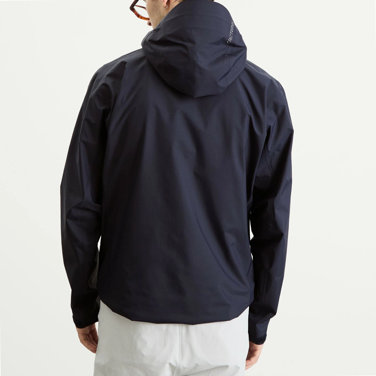 Arc'teryx Men's Beta SL Gore-Tex Jacket in Black Sapphire