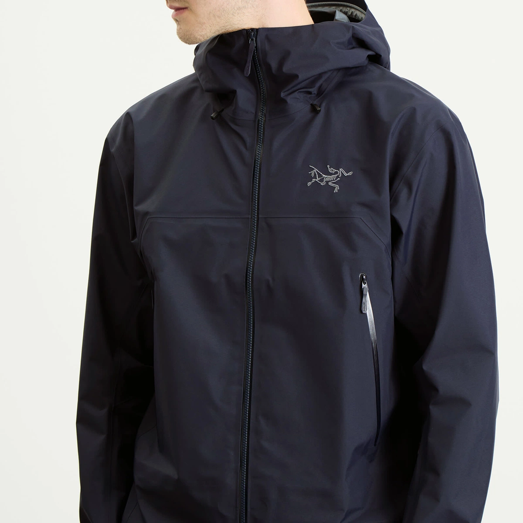 Arc'teryx Men's Beta SL Gore-Tex Jacket in Black Sapphire