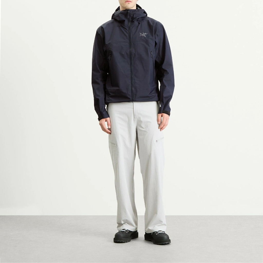 Arc'teryx Men's Beta SL Gore-Tex Jacket in Black Sapphire