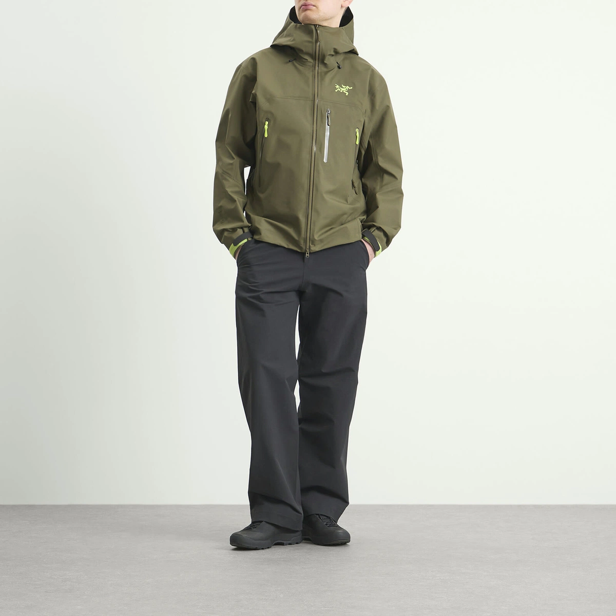 Arc'teryx Men's Beta SV Gore-Tex Jacket in Tatsu/Mantis